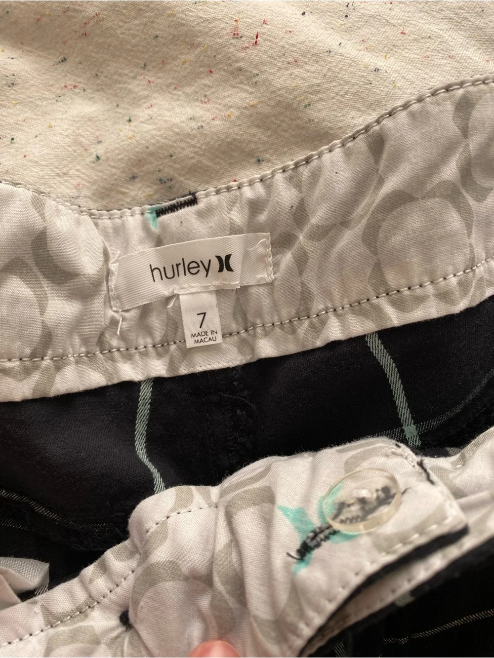 Hurley Plaid Shorts Size 7 Black Gray Surf Skate Y2K
